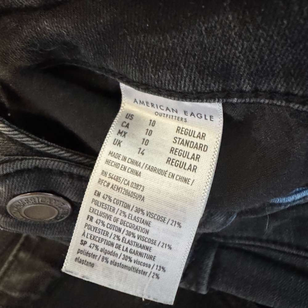 American Eagle Ripped Jeans - Picture 4 of 4